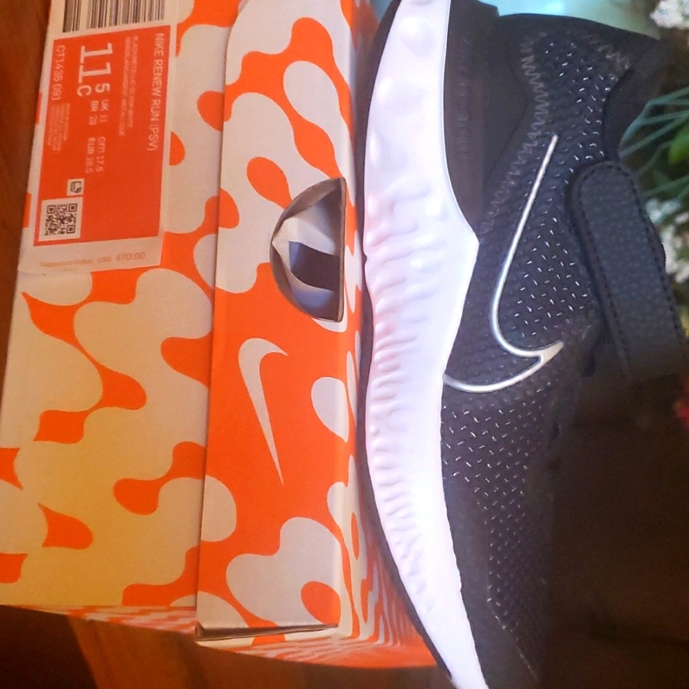 KIDS Nike RENEW RUN SNEAKERS